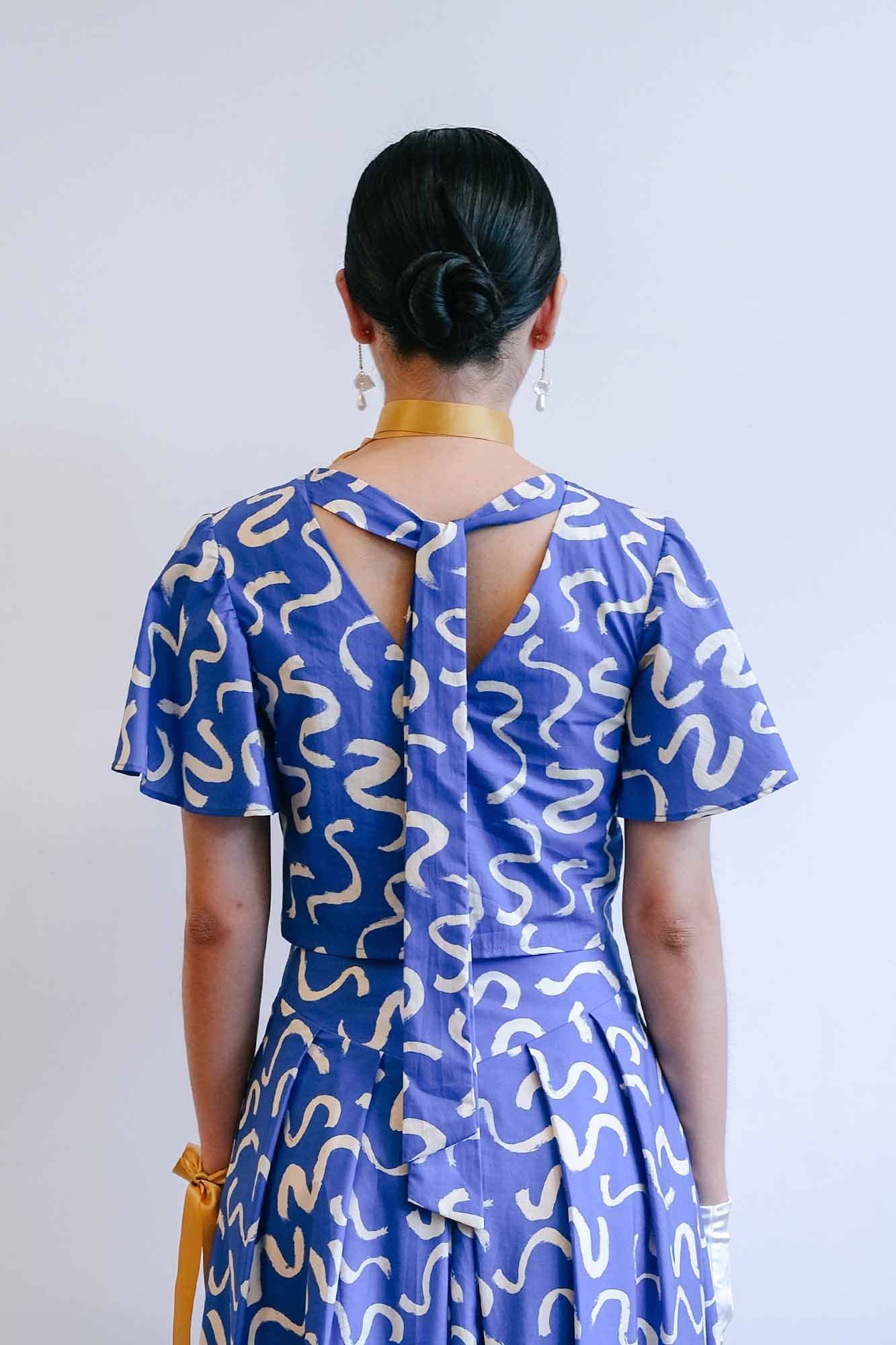 Abstract Lines Flutter Top