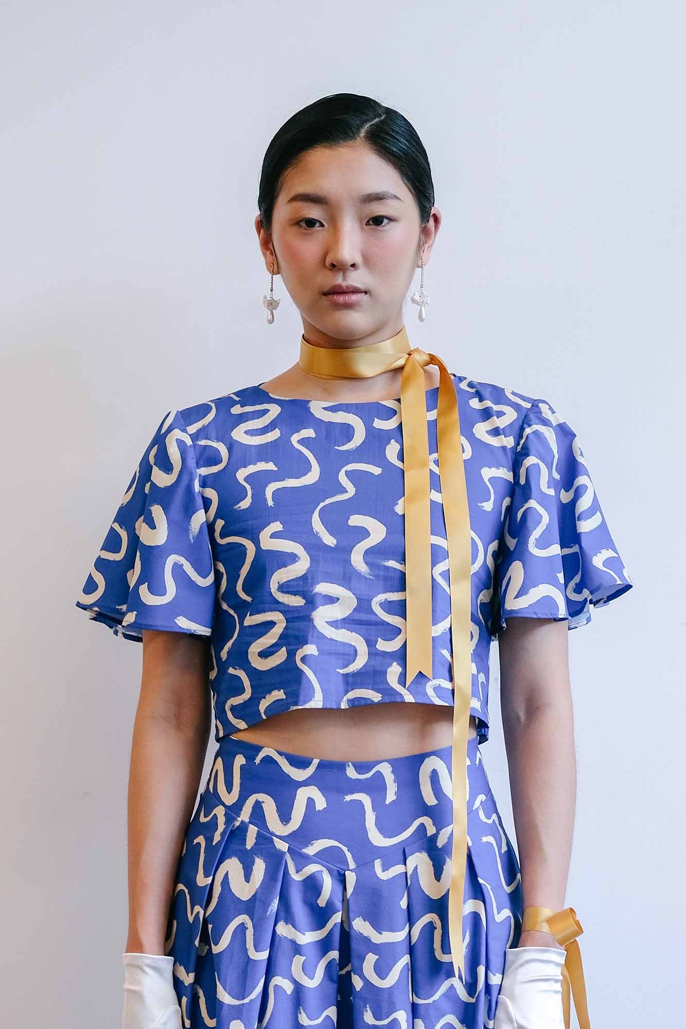 Abstract Lines Flutter Top