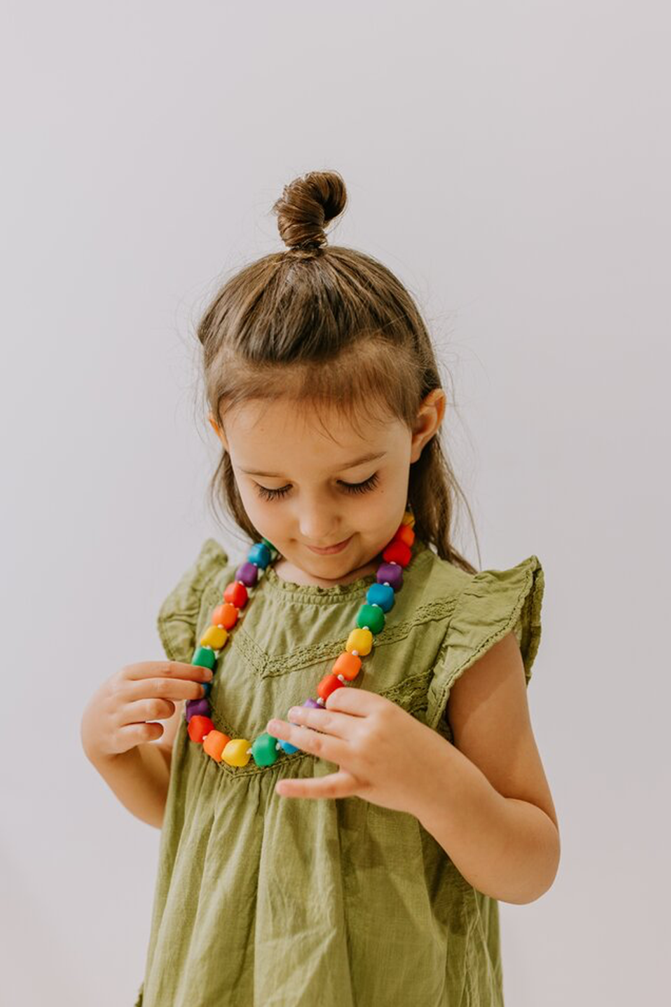Jellystone Princess & The Pea Rainbow Necklace