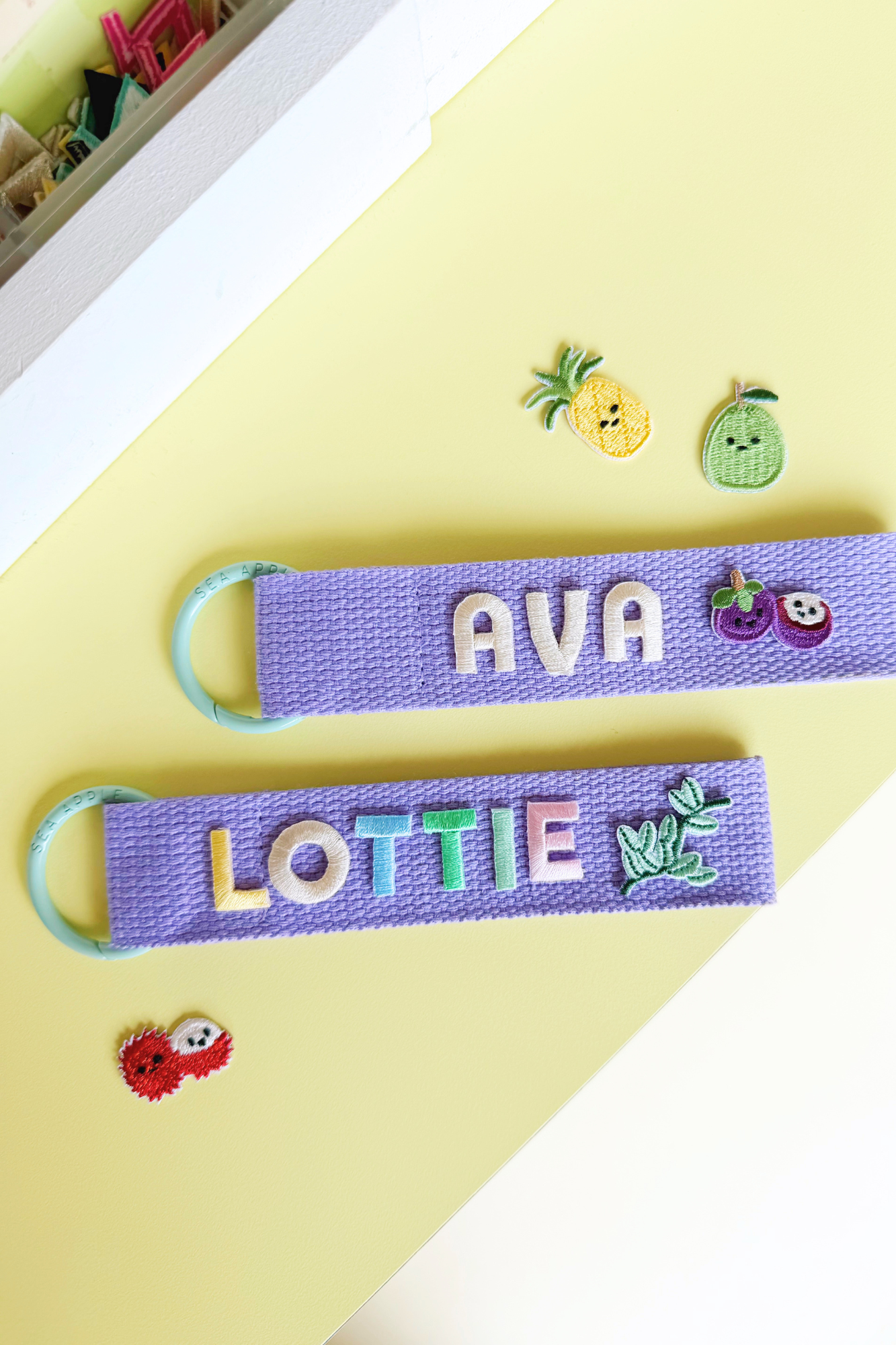 Personalisable Violet Name Tag (National Gallery Exclusive) – Sea Apple